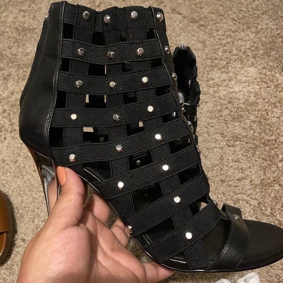 Stunning peep toe cages booties!! 💯💯 - Picture 4 of 7